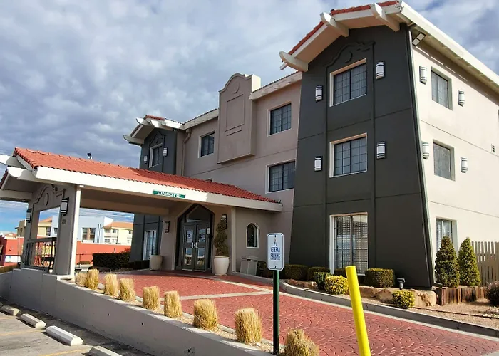 Top Accommodation Options Near Albuquerque Airport